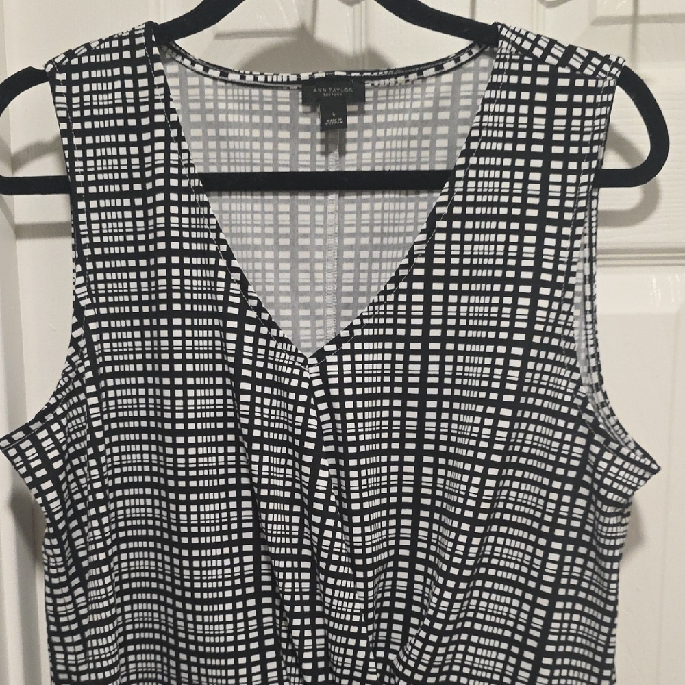 Ann Taylor Black and White Plaid Sleeveless Blouse - Picture 5 of 16